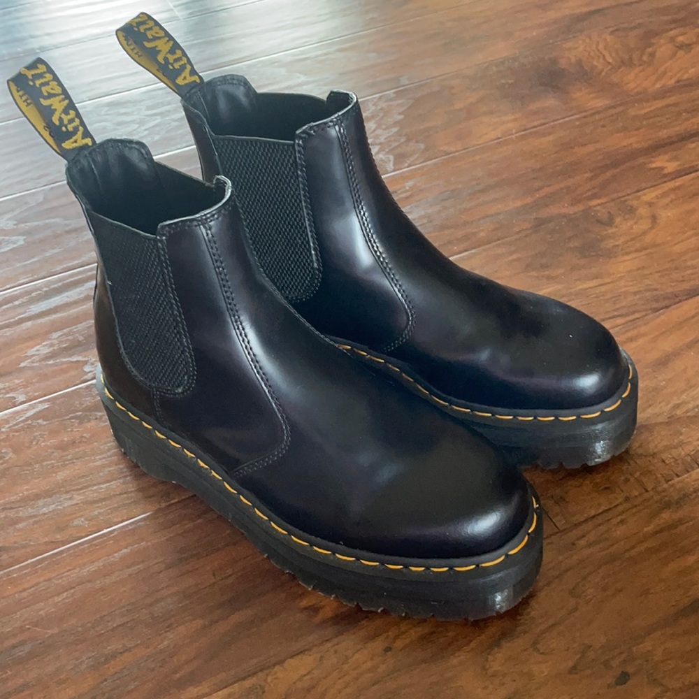 NWOT Dr. Martens 2976 Quad Chelsea Boot
